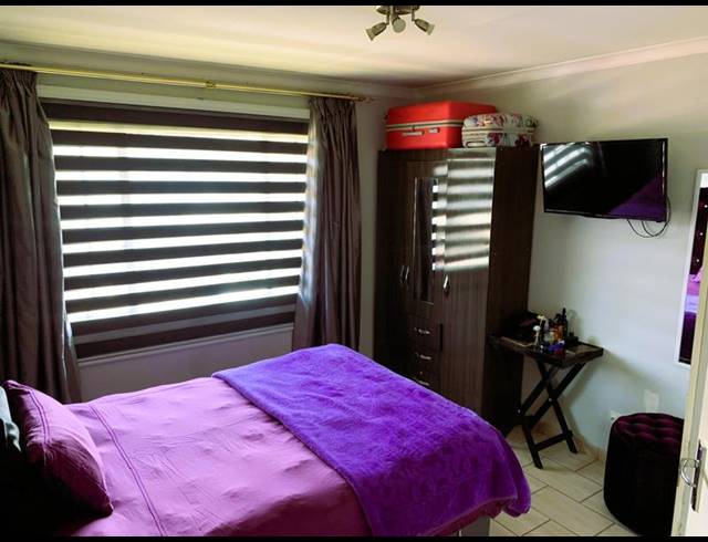 2 BEDROOM COMPLEX FOR SALE IN BOKSBURG WEST